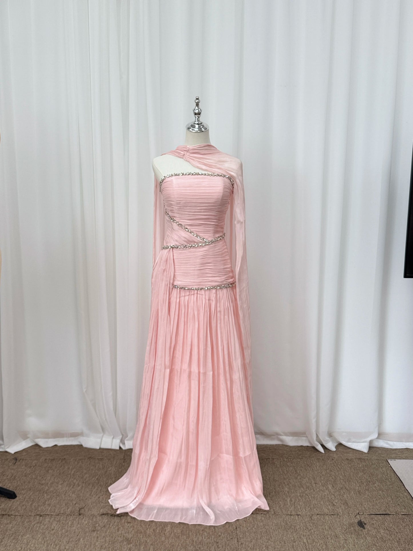 Robe de bal Mila personnalisée vert sauge, coupe trapèze, sans bretelles, avec châle, plissée, ornée de cristaux, longueur ras du sol, pour soirée formelle, Vestidos De Fiesta